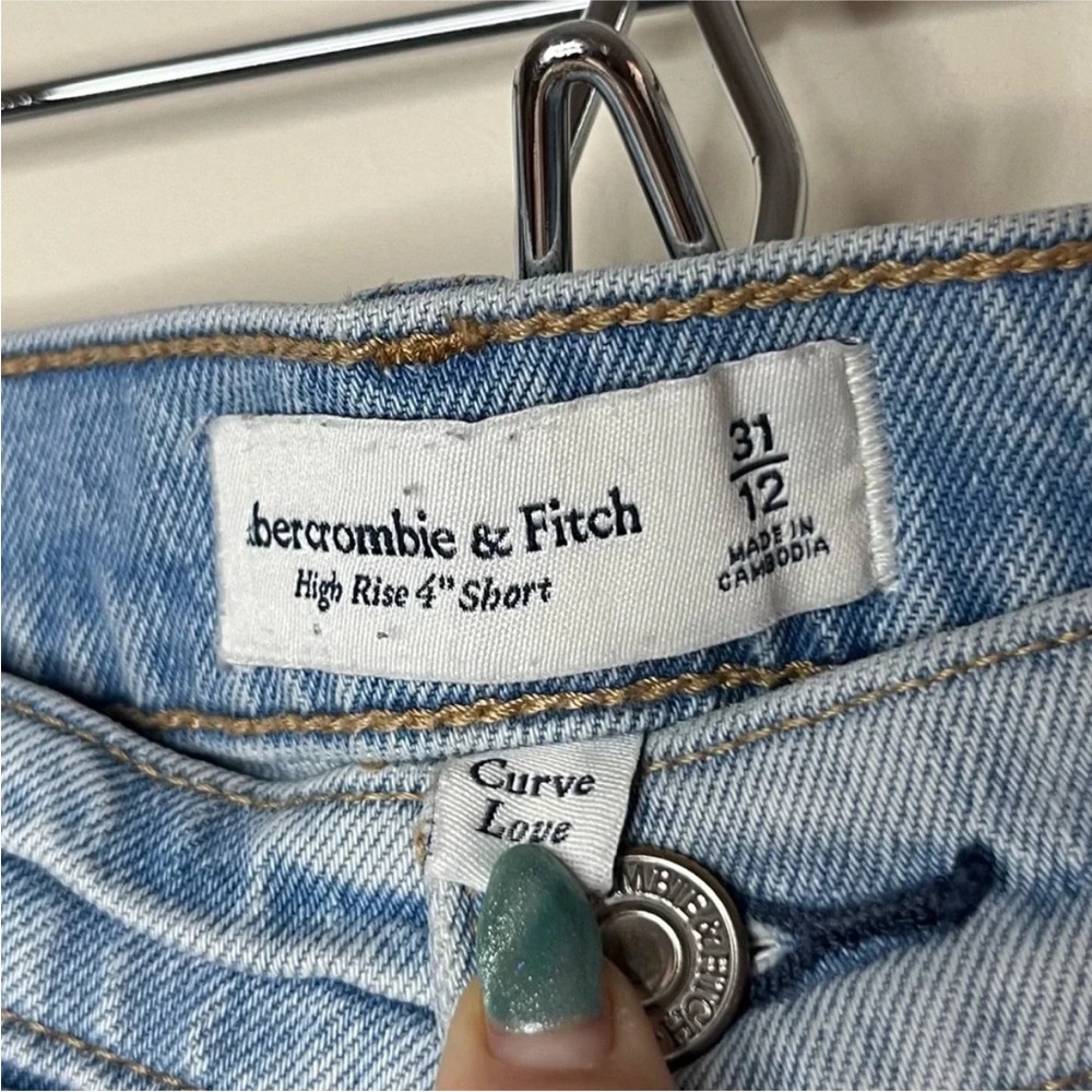Abercrombie & Fitch 4” Curve Love High Rise Jean Shorts - Picture 6 of 8